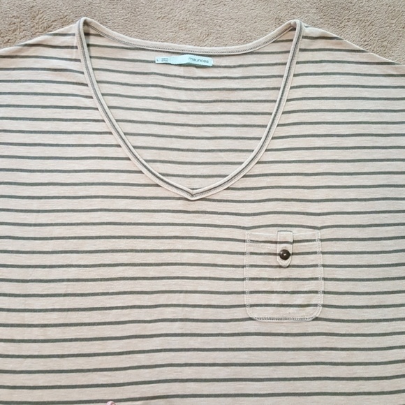 Maurices V-Neck Short Sleeve Top/Tee. Sz. Lg. - Picture 2 of 7